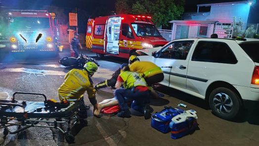 Colisão frontal entre carro e moto deixa dois feridos em Chapecó
