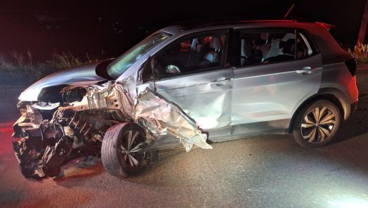 Colisão frontal entre carro e caminhão é registrada na SC-480 em Bom Jesus