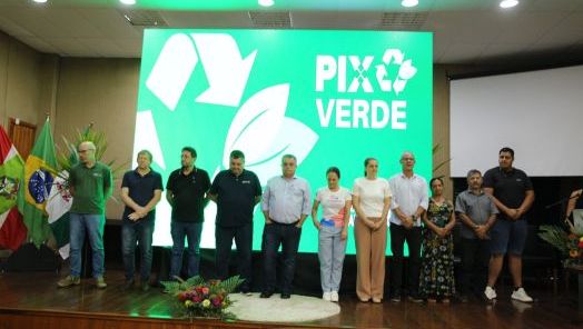 Chapecó lança projeto Pix Verde que troca recicláveis por dinheiro e alimentos