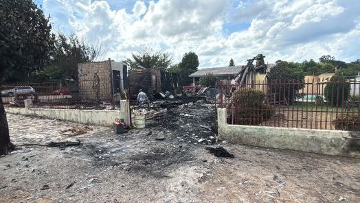 Incêndio destrói casa e família perde tudo em São Domingos