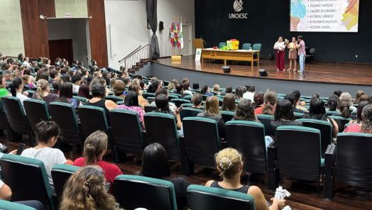Professores da Educação Infantil participam de formação sobre brincadeiras cantadas