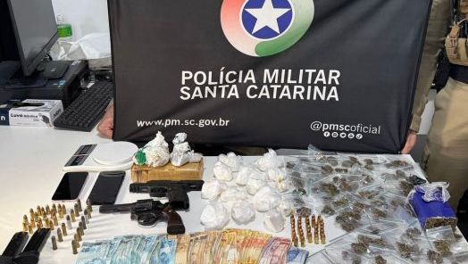 Polícia Militar prende suspeitos por tráfico de drogas e apreende armas e grande quantidade de entorpecentes em Chapecó