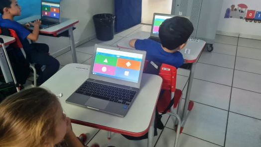 Projeto leva tecnologia e aprendizado lúdico para alunos da EMEB Pequeno Príncipe