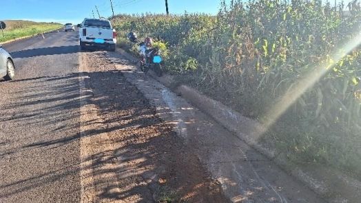Motociclista e passageira ficam feridos após colisão na SC-155 e motorista foge sem prestar socorro