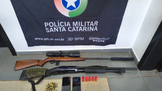 Agressões contínuas levam à prisão e apreensão de armas no interior de Faxinal dos Guedes