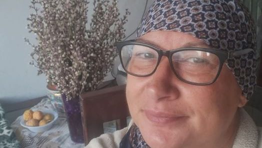 Mulher com doença grave pede apoio para enfrentar dificuldades