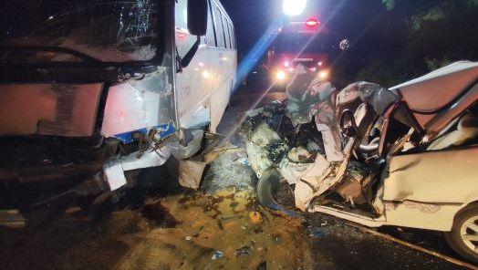 Colisão entre carro e ônibus deixa um morto na SC-496, em Descanso