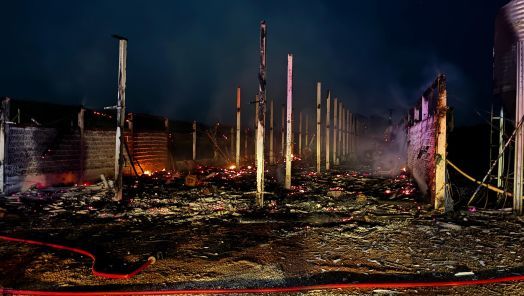 Incêndio em aviário mobiliza bombeiros durante a madrugada em Entre Rios