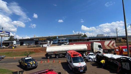 Colisão entre veículos deixa feridos na BR-282, no Oeste