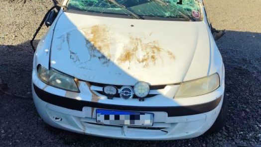 Embriagado e agressivo, motorista é preso conduzindo carro com placas adulteradas