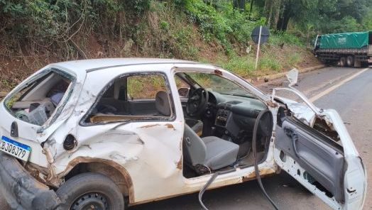 Colisão entre carro e caminhão deixa um ferido na BR-158