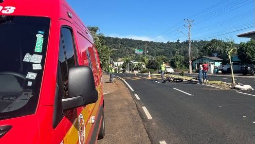 Motociclista fica ferido após colisão com carro em município do Oeste