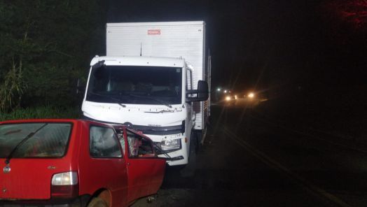 Motorista morre após colisão entre carro e caminhão na SC-157 em Quilombo