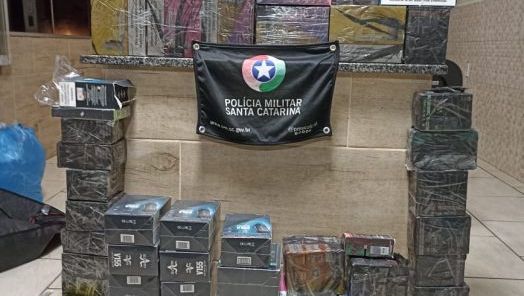 Trio é flagrado com cigarros eletrônicos e mercadorias ilegais em ônibus no Oeste