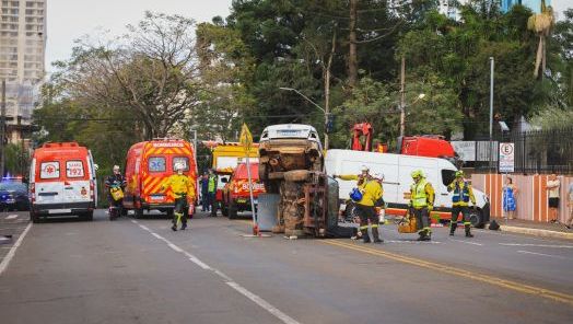 Corpo de Bombeiros realiza simulado de resgate veicular para celebrar os 61 anos do Batalhão em Chapecó 