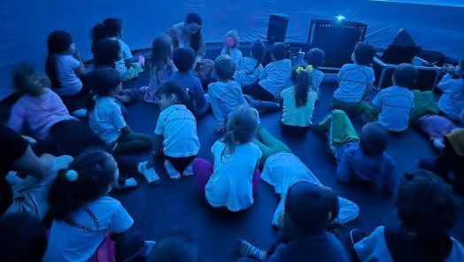 São Domingos oferece planetário e encanta crianças com aprendizado e descoberta