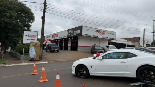 VÍDEO: JF Pneus comemora 10 anos com live, prêmios e ofertas especiais