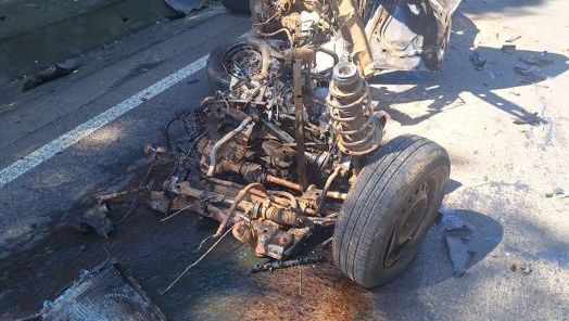 Motorista fica ferida após perder controle e capotar carro