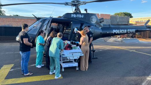 Bebê com queimaduras graves é transferido de helicóptero para hospital de Chapecó