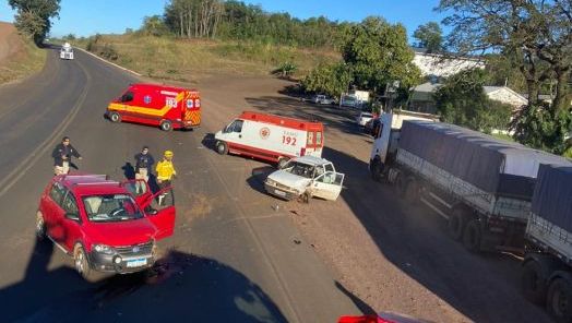 Duas vítimas são conduzidas ao hospital após acidente na BR-282, no Oeste