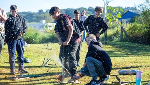 Estudantes de Chapecó lançam foguetes durante participação na OBAFOG