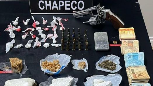 Polícia Civil prende duas mulheres durante operação contra o tráfico de drogas em Chapecó