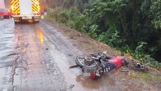 Motociclista morre após colisão com carro na BR-282 no Oeste