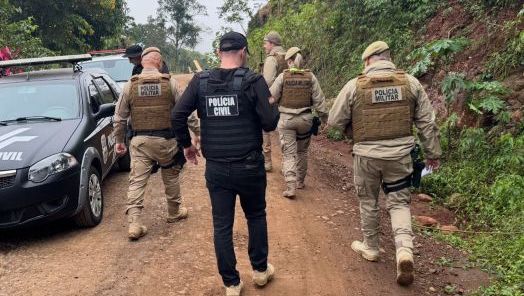 Operação contra o tráfico cumpre mandados e apreende celular com imagens de drogas e armas no Extremo-Oeste