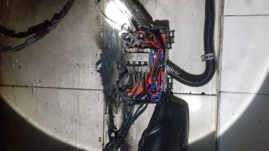 Princípio de incêndio atinge cozinha de restaurante