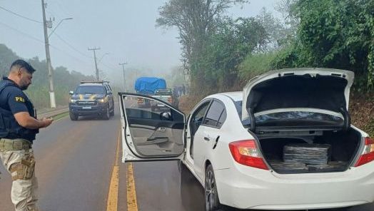 PRF intercepta automóvel clonado com mais de 120 quilos de maconha no Oeste catarinense