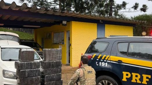 PRF apreende quase 300 quilos de maconha em veículo com suspensão modificada na BR-282