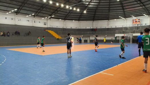 Futsal de base de Xanxerê conquista duas vitórias e lidera grupo na Copa AMAI