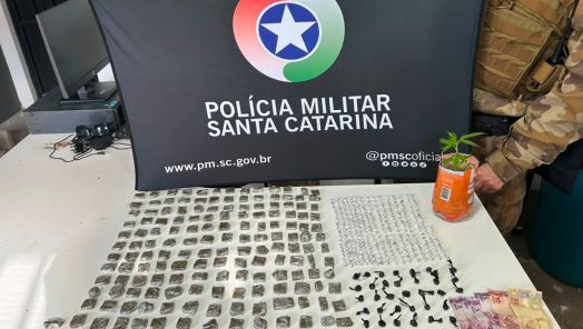Adolescente que utilizava casa abandonada para esconder entorpecentes é apreendido por tráfico de drogas em Chapecó