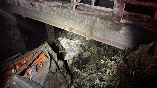 Motorista sofre fraturas nas duas pernas após saída de pista na SC-283, no Oeste