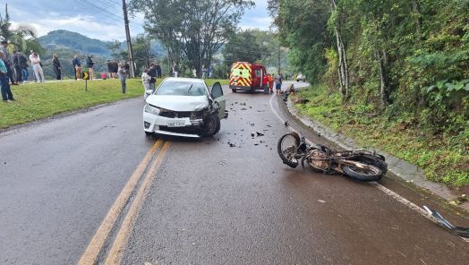 Adolescente morre em grave acidente entre carro e motocicleta na SC-154, no Oeste