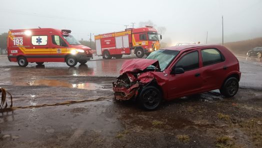 Acidente envolvendo três veículos deixa feridos na BR-163