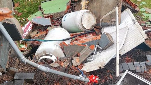 Gás se acumulou em terreno vizinho (Foto: Corpo de Bombeiros)