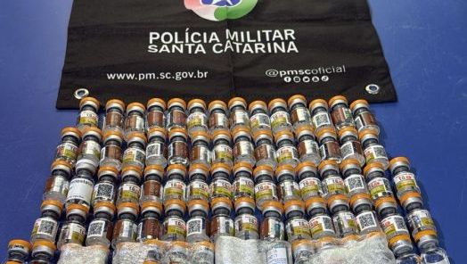 PMRv apreende medicamentos proibidos e mais de R$ 57 mil em mercadorias durante fiscalização em município do Oeste