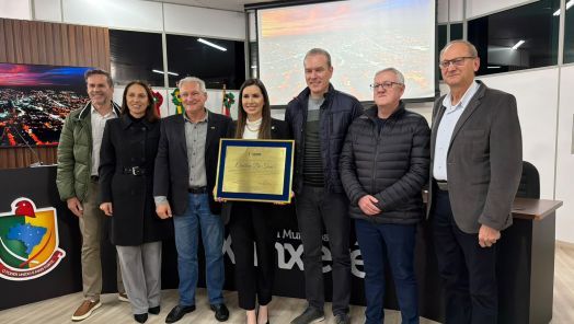 VÍDEO: Deputada Carol De Toni recebe título de Cidadã Xanxerense