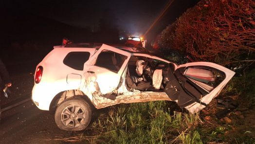 Motorista invade pista contrária e provoca acidente na SC-418