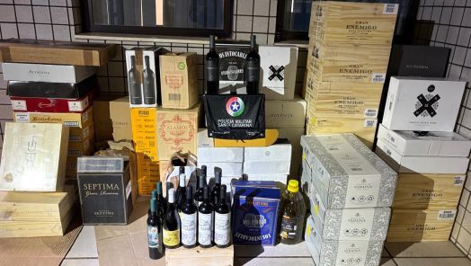 Suspensão rebaixada levantou suspeita (Foto: PM)
