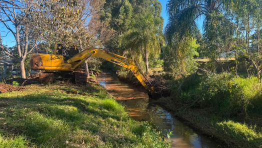 Prefeitura de Xaxim inicia desassoreamento de rios para reforçar prevenção aos impactos do El Niño