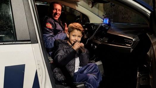 Menino fã da Guarda Municipal encanta agentes durante visita em Chapecó