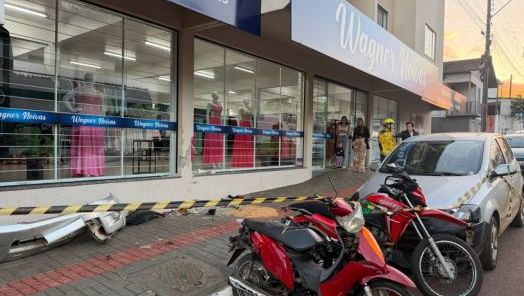 VÍDEO: Motociclista fica ferido depois colidir com veículos no centro de Xanxerê 