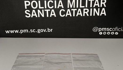 Polícia Militar prende dois suspeitos por tráfico de drogas e apreende crack, maconha e dinheiro em Xanxerê
