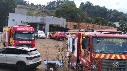 Vazamento de ácido clorídrico mobiliza bombeiros de SC e PR em indústria na divisa entre os estados