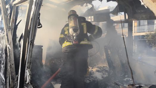 Motorhome é destruído por incêndio em Chapecó