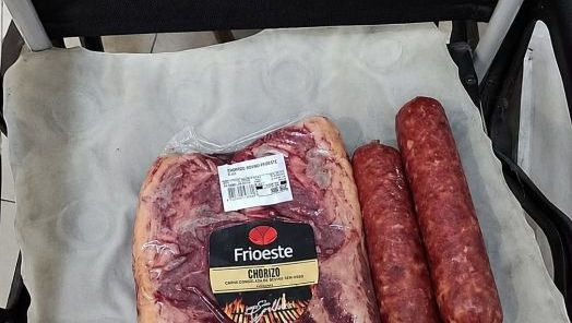 Mulher é detida após furtar carne nobre e salames em mercado de Chapecó