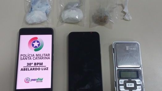 Homem passa mal após usar cocaína em posto e caso leva PM a prender três suspeitos por tráfico em Abelardo Luz