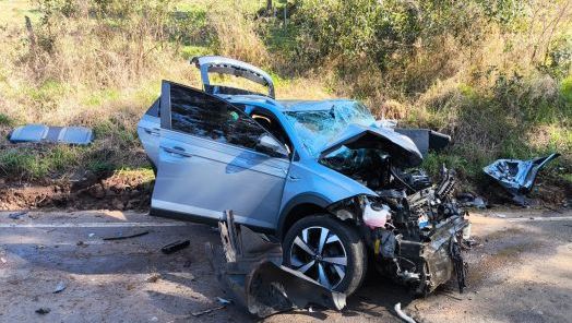 Colisão entre carro e caminhão deixa dois feridos na SC-154, em Passos Maia